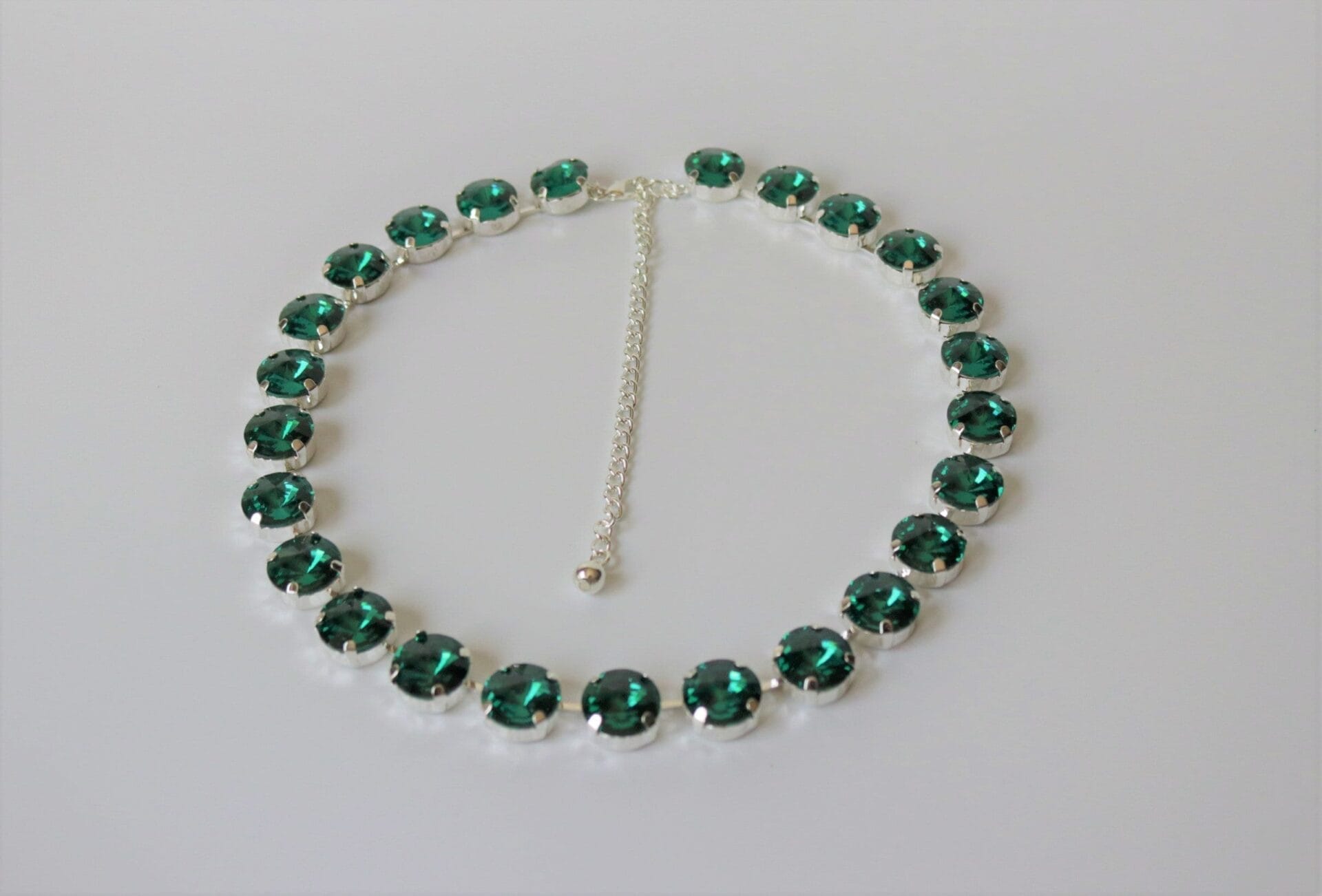 Emerald Green Necklace in Anna Wintour Rivoli style - Image 3