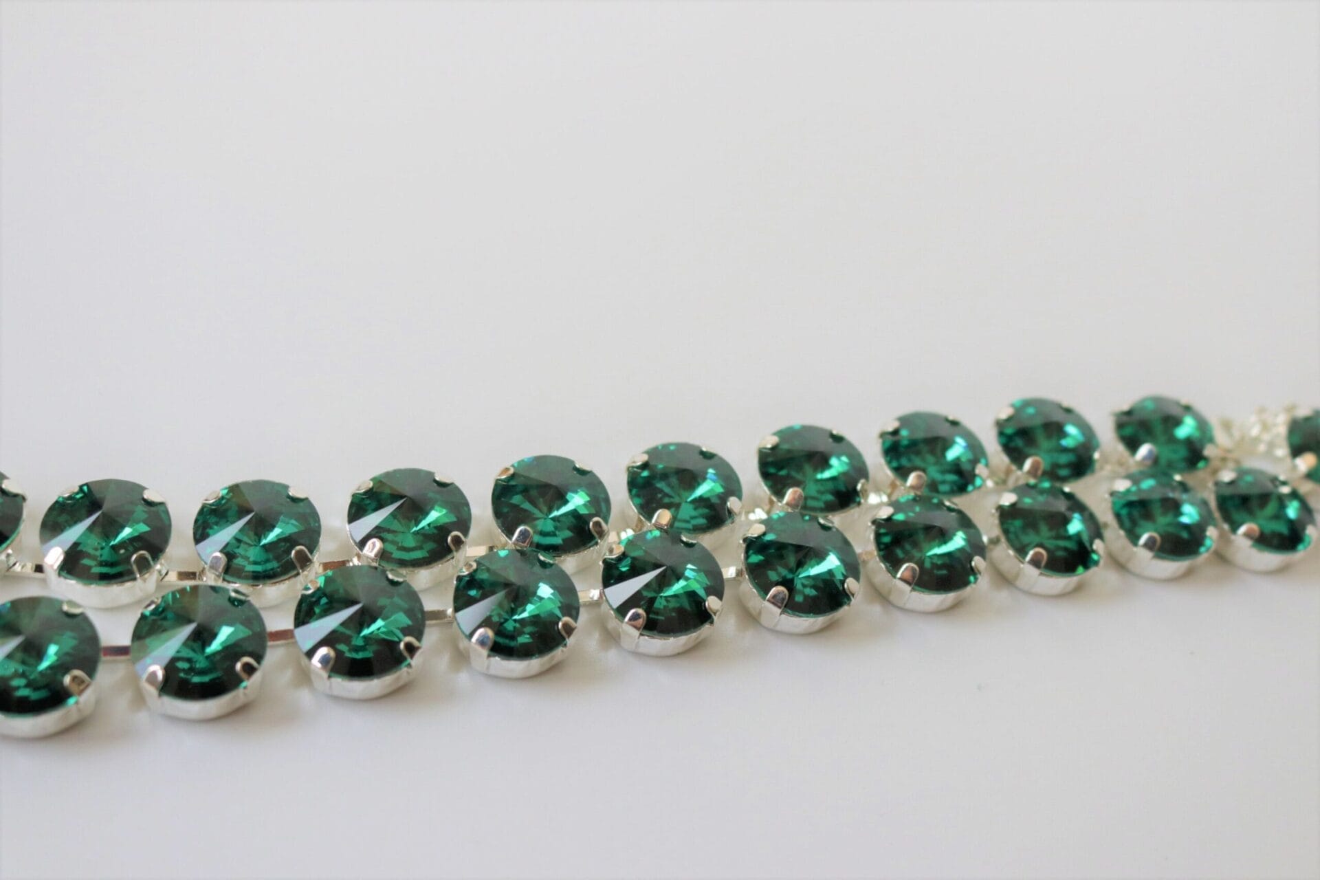 Emerald Green Necklace in Anna Wintour Rivoli style - Image 5