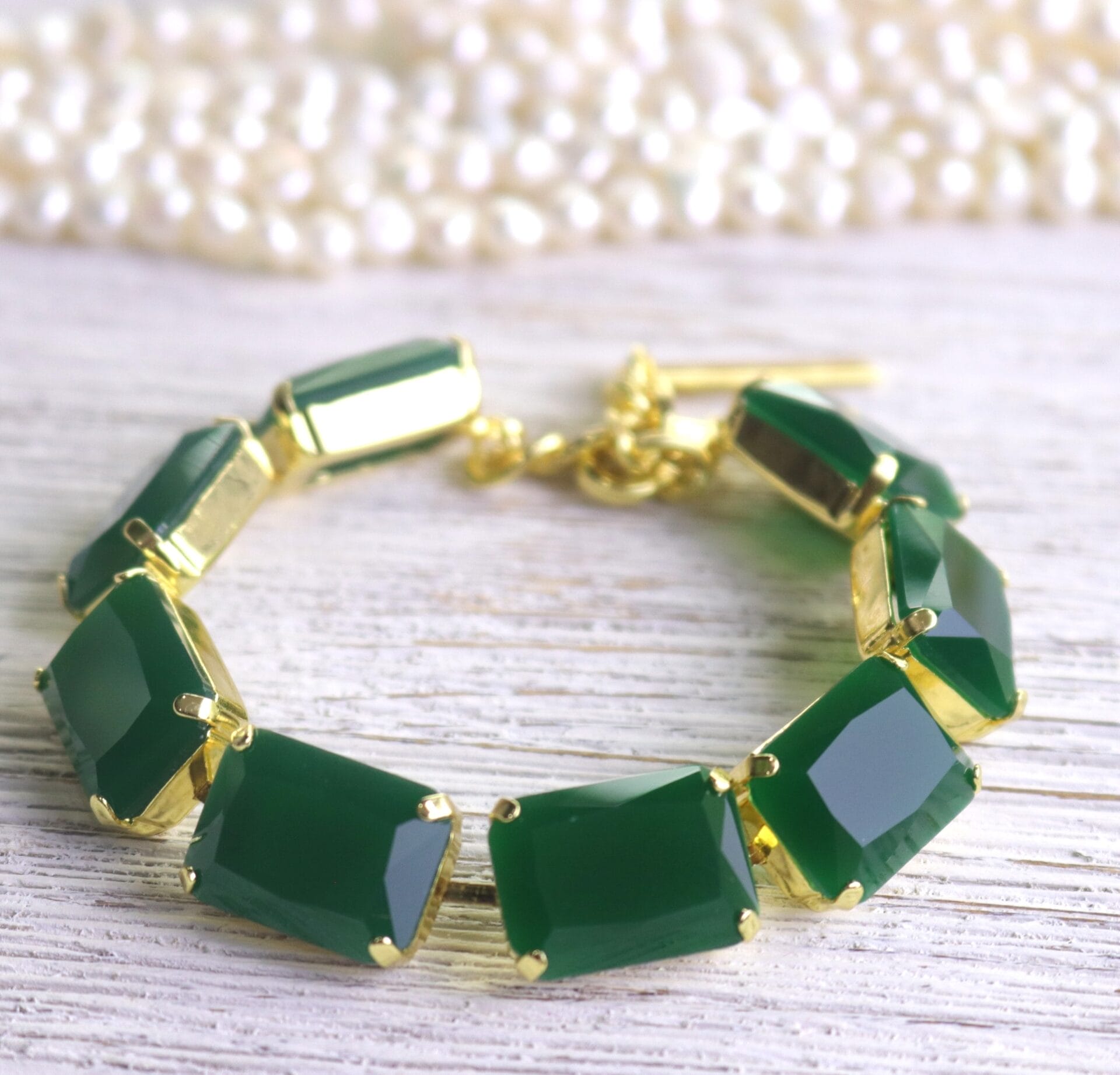 Luxury emerald green bracelet Victorian Edwardian style